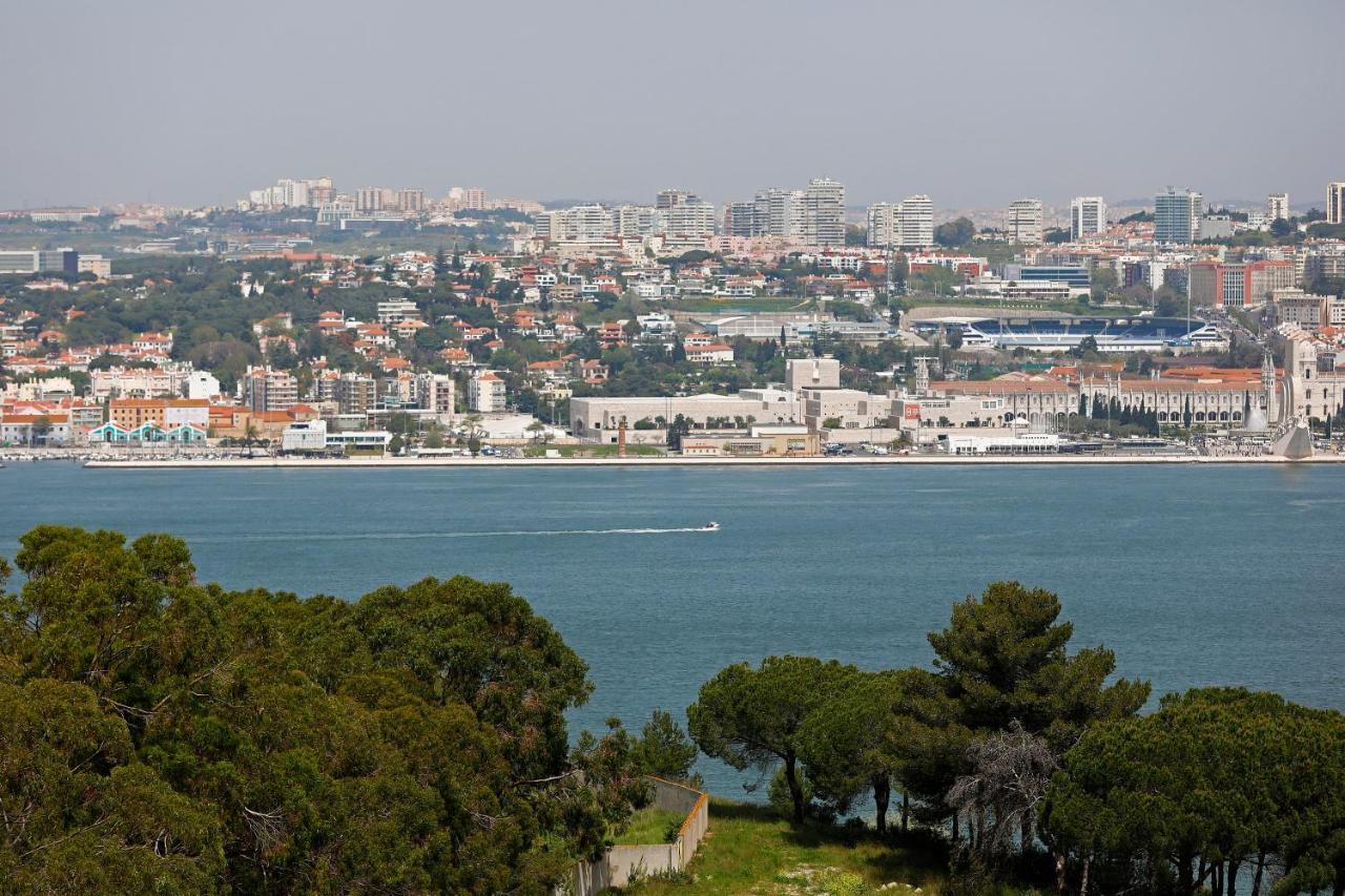 Ola Belem! Cozy Windmill, Stunning Views To Lisboa Bed and Breakfast Caparica Exteriör bild