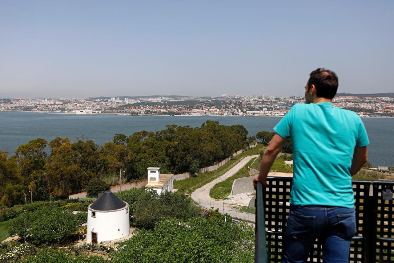 Ola Belem! Cozy Windmill, Stunning Views To Lisboa Bed and Breakfast Caparica Exteriör bild