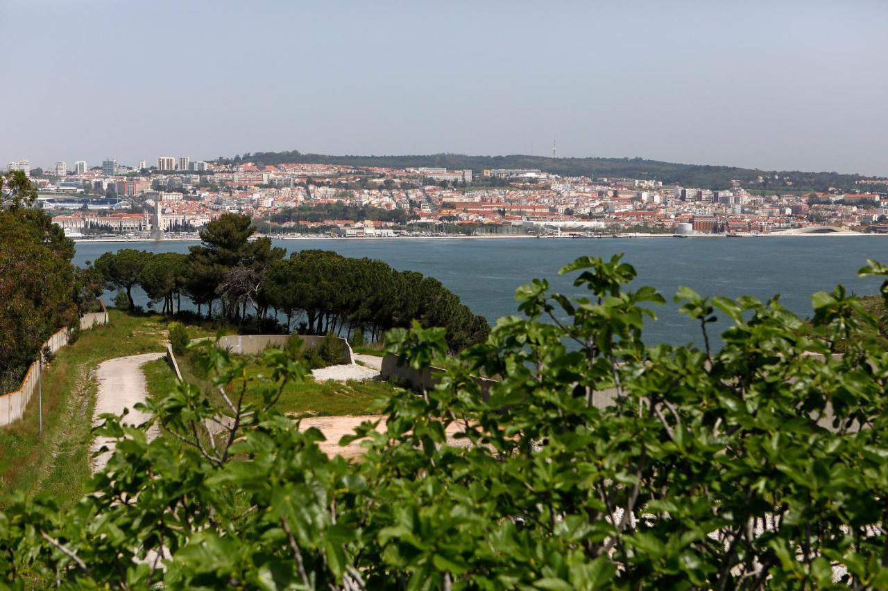 Ola Belem! Cozy Windmill, Stunning Views To Lisboa Bed and Breakfast Caparica Exteriör bild